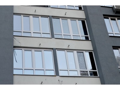 Cкління балконів та лоджій в ЖК "Каховська"